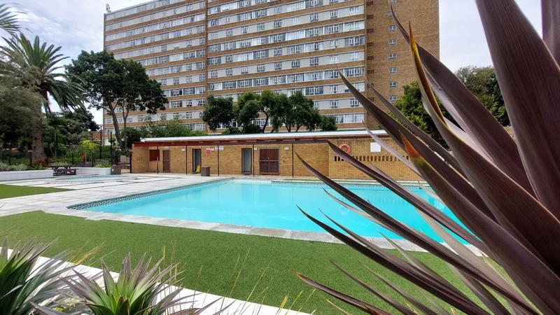1 Bedroom Property for Sale in Loevenstein Western Cape